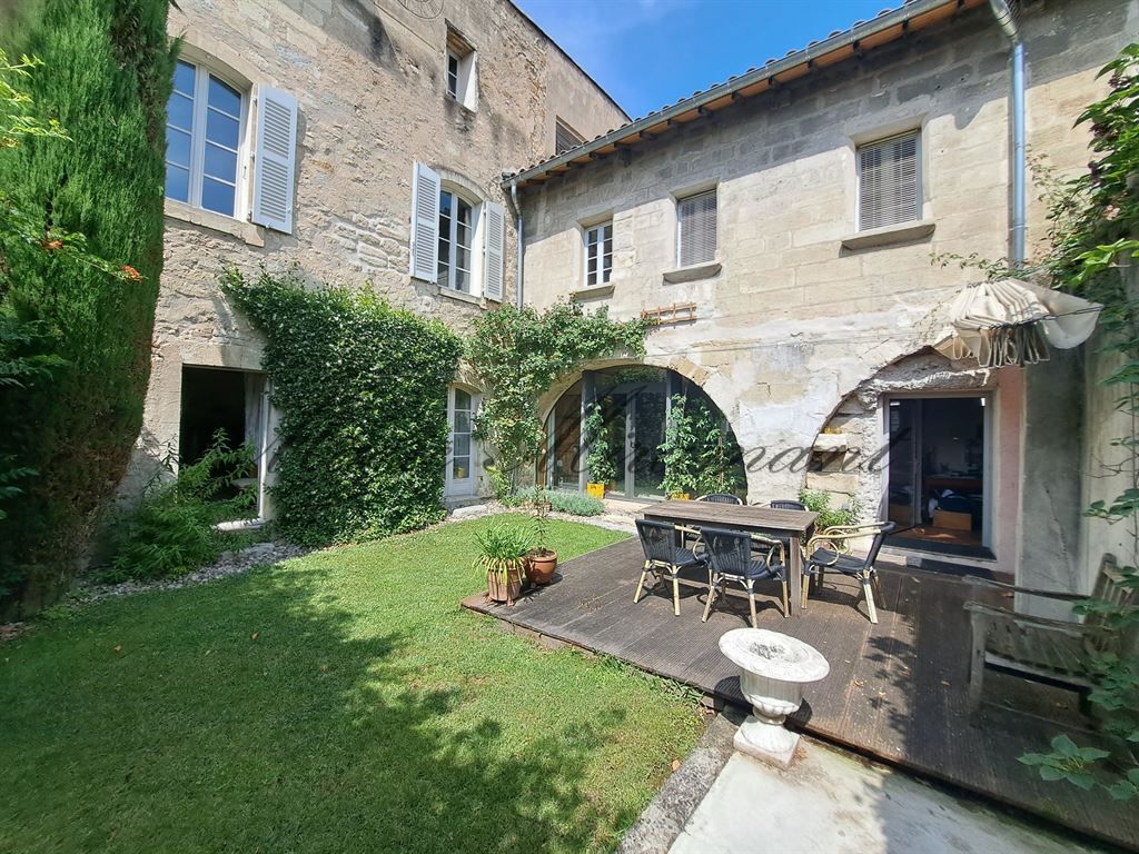 property 15 rooms for sale on AVIGNON (84000)