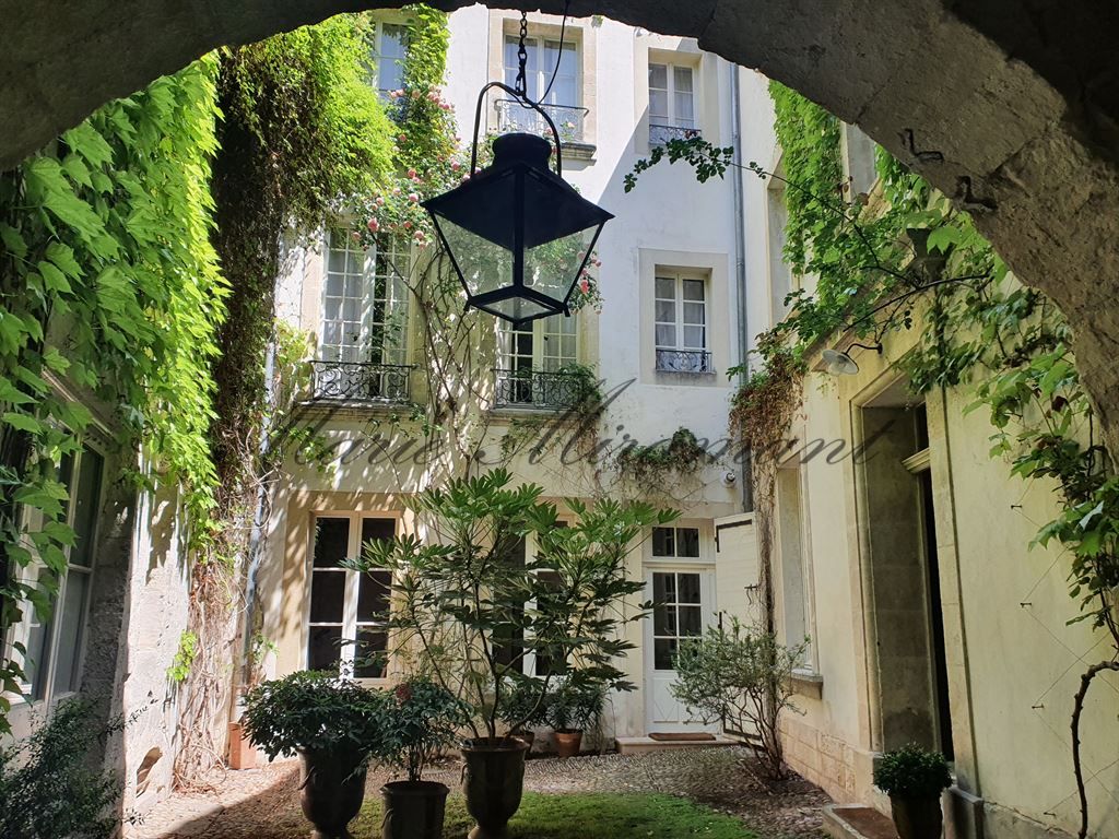 house 12 rooms for sale on AVIGNON (84000)