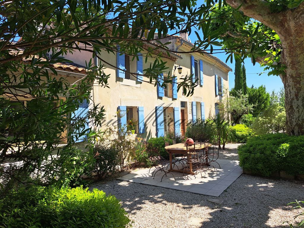 mas 9 rooms for sale on AVIGNON (84000)