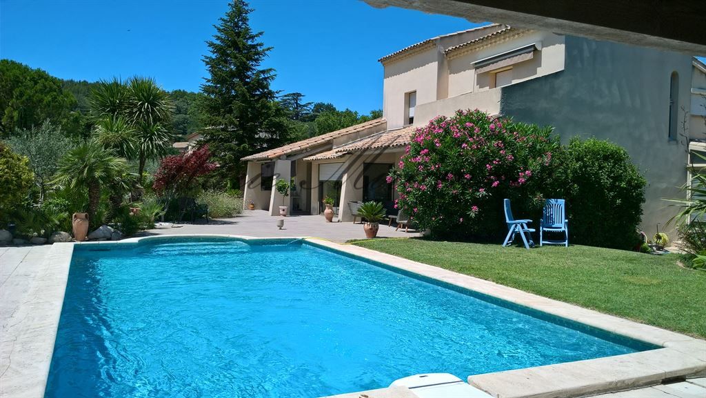 house 7 rooms for sale on AVIGNON (84000)