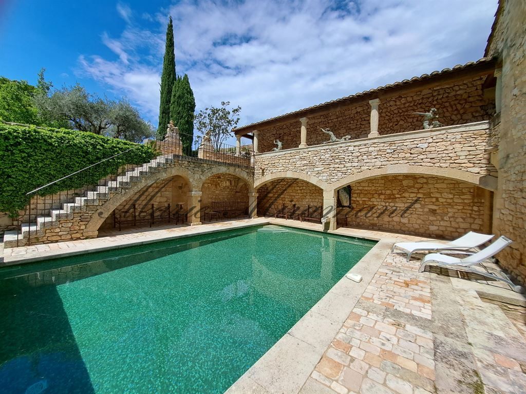 château 25 pièces en vente sur UZES (30700)