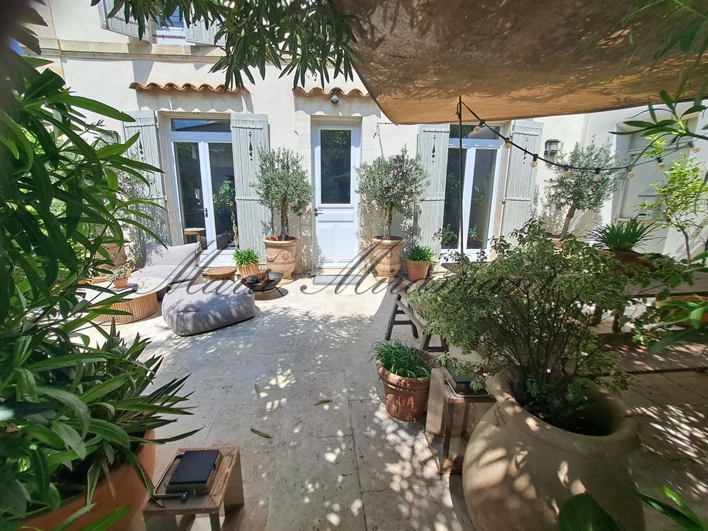 house 9 rooms for sale on AVIGNON (84000)