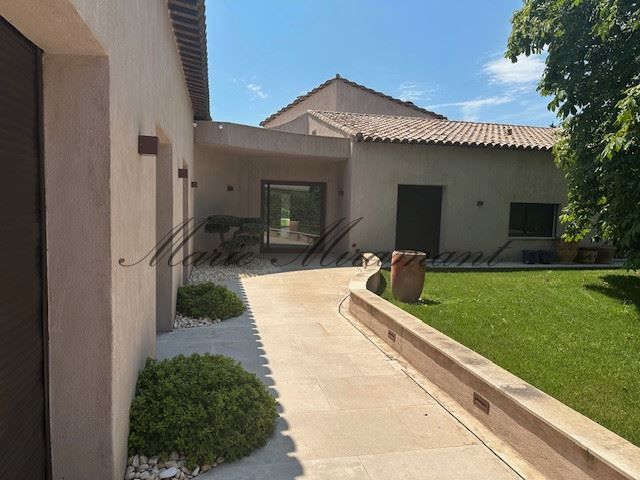 villa 9 rooms for sale on NIMES (30000)