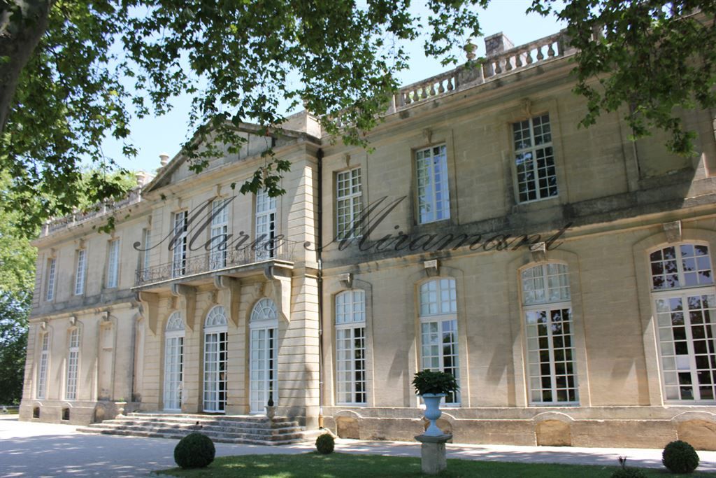château 40 pièces en vente sur AIX EN PROVENCE (13100)