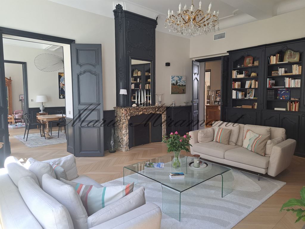 apartment 6 rooms for sale on AVIGNON (84000)
