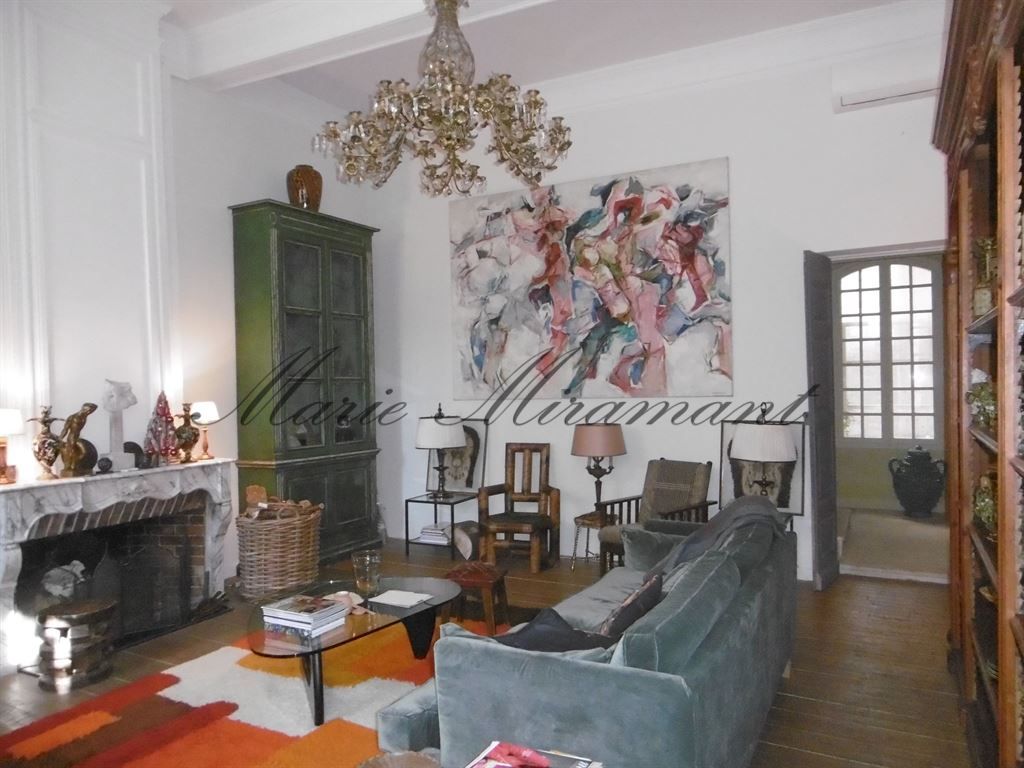 hôtel particulier 8 pièces en vente sur ARLES (13104)