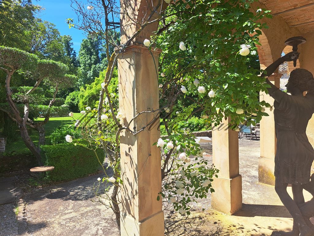 house 8 rooms for sale on AVIGNON (84000)