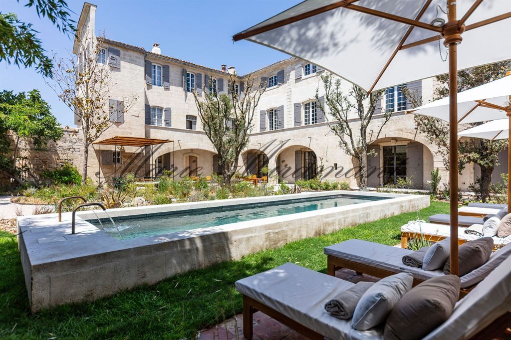 mansion (hôtel particulier) 20 rooms for sale on AVIGNON (84000)