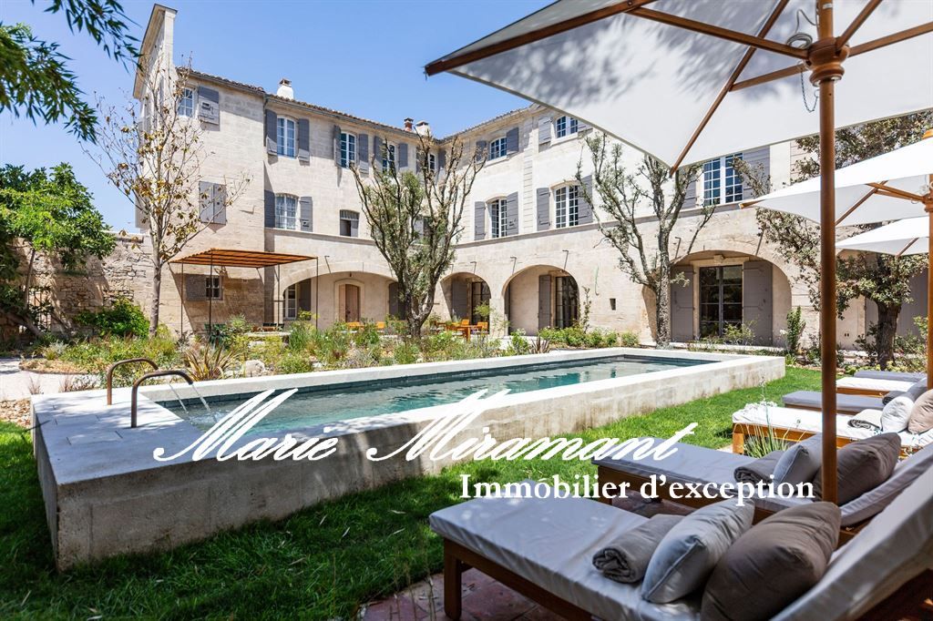 mansion (hôtel particulier) 20 rooms for sale on AVIGNON (84000)