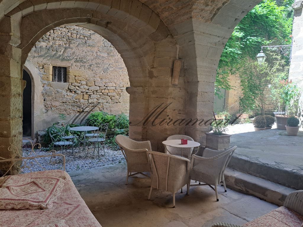 mansion (hôtel particulier) 12 rooms for sale on UZES (30700)