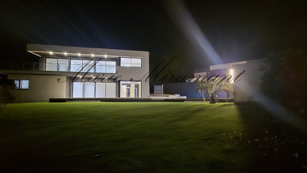 maison contemporaine 7 pièces en vente sur VILLENEUVE LES AVIGNON (30400)
