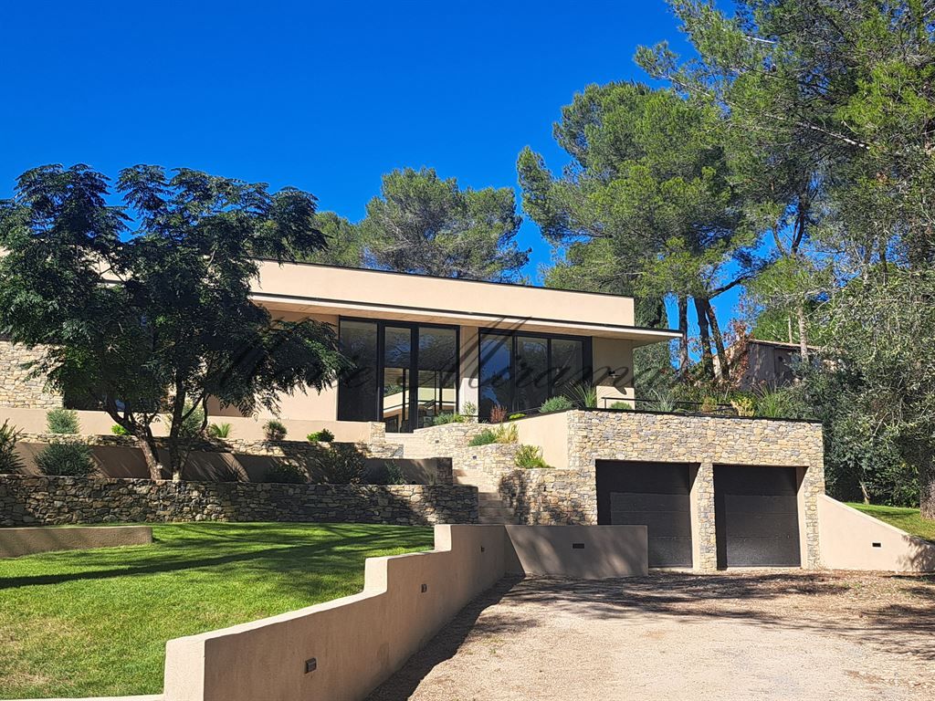 house 8 rooms for sale on NIMES (30000)