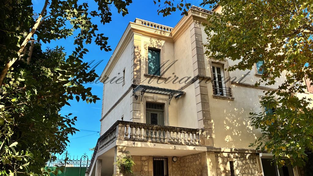 mansion 11 rooms for sale on L ISLE SUR LA SORGUE (84800)