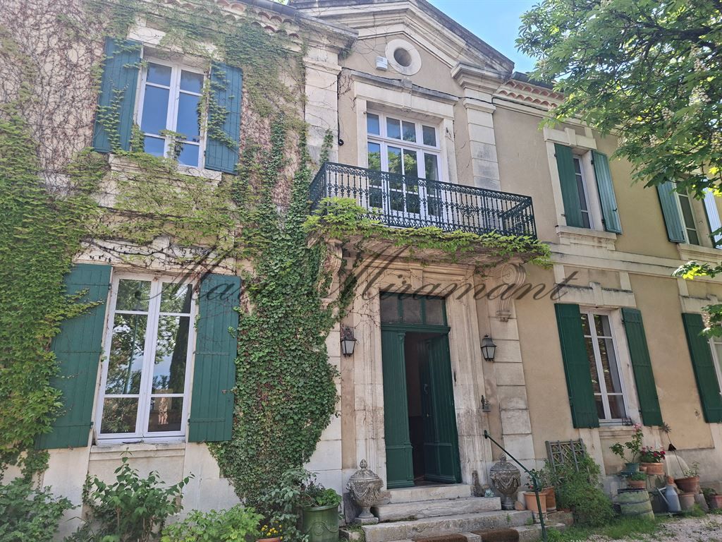 mansion 9 rooms for sale on L ISLE SUR LA SORGUE (84800)