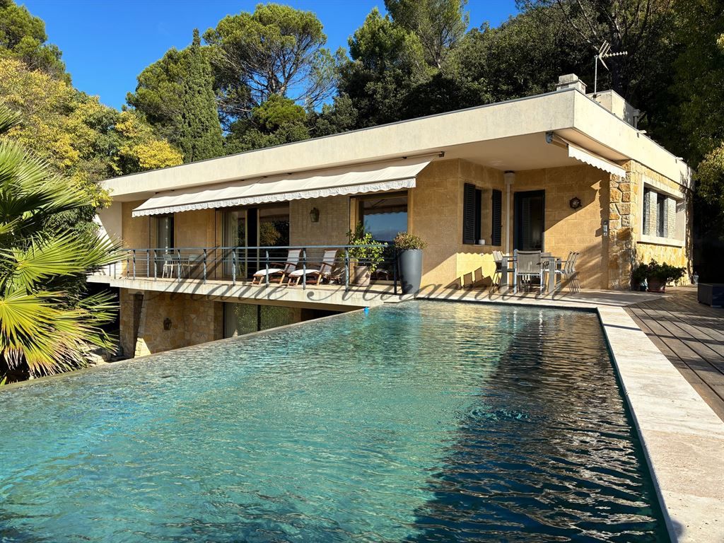contemporary house 6 rooms for sale on MONTELIMAR (26200)