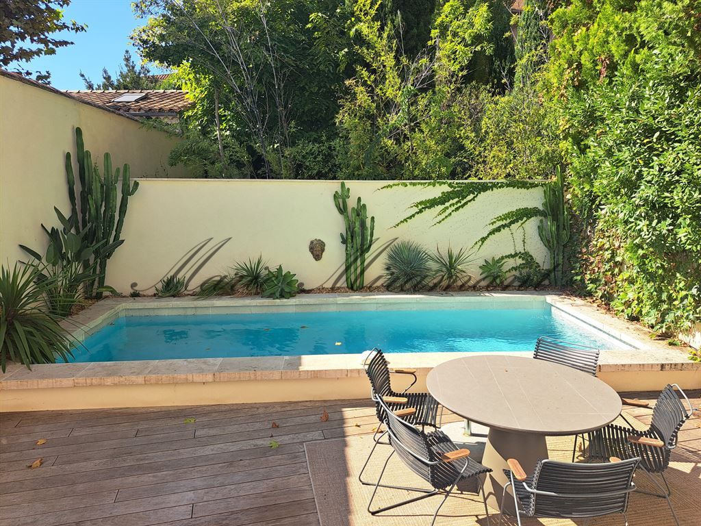 house 9 rooms for sale on AVIGNON (84000)