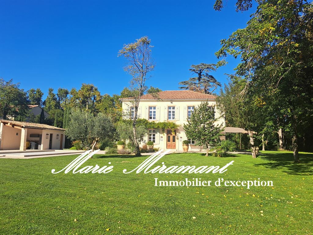 mansion 9 rooms for sale on AVIGNON (84000)