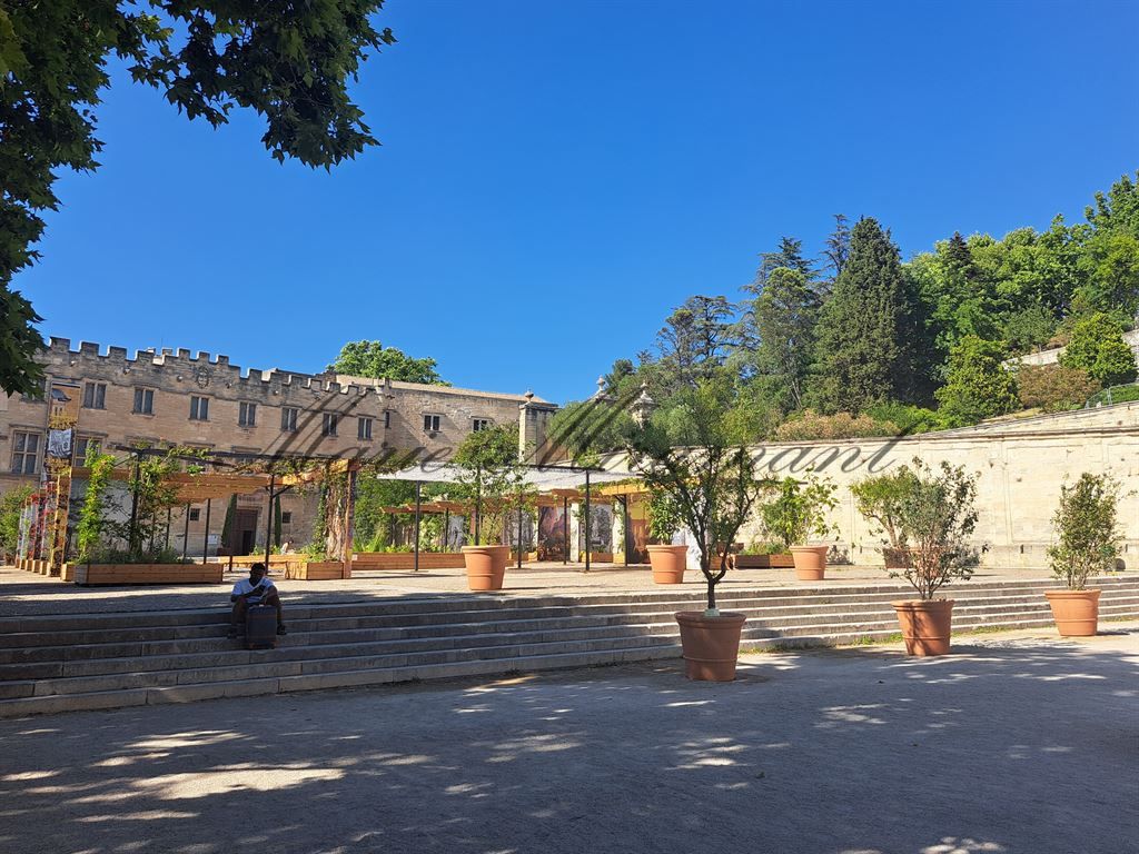 apartment 5 rooms for sale on AVIGNON (84000)