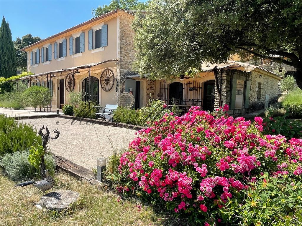 maison 9 pièces en vente sur GORDES (84220)