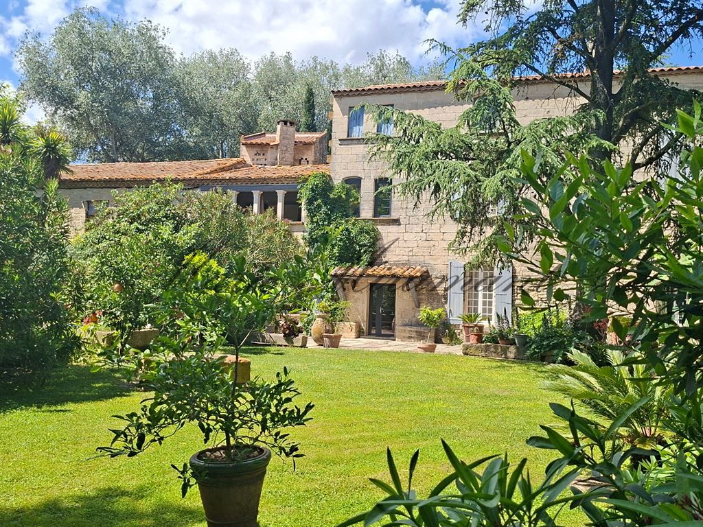 propriété 15 pièces en vente sur ARLES (13200)