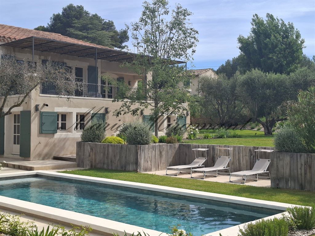 house 10 rooms for sale on FONTVIEILLE (13990)