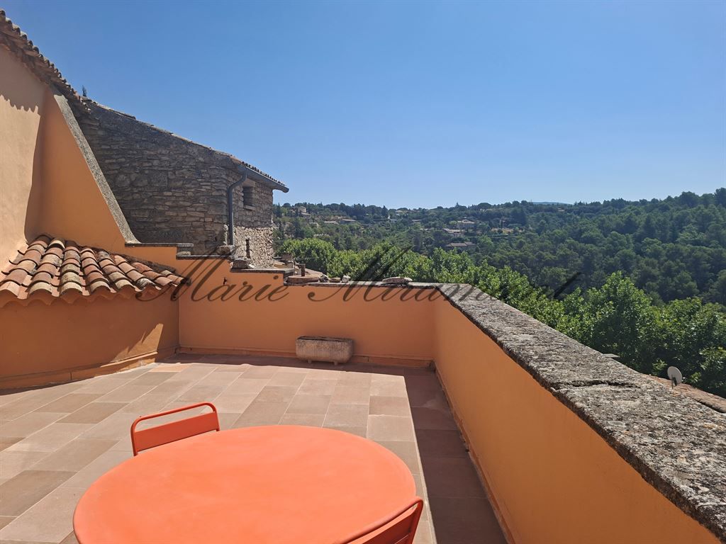 maison 8 pièces en vente sur BONNIEUX (84480)