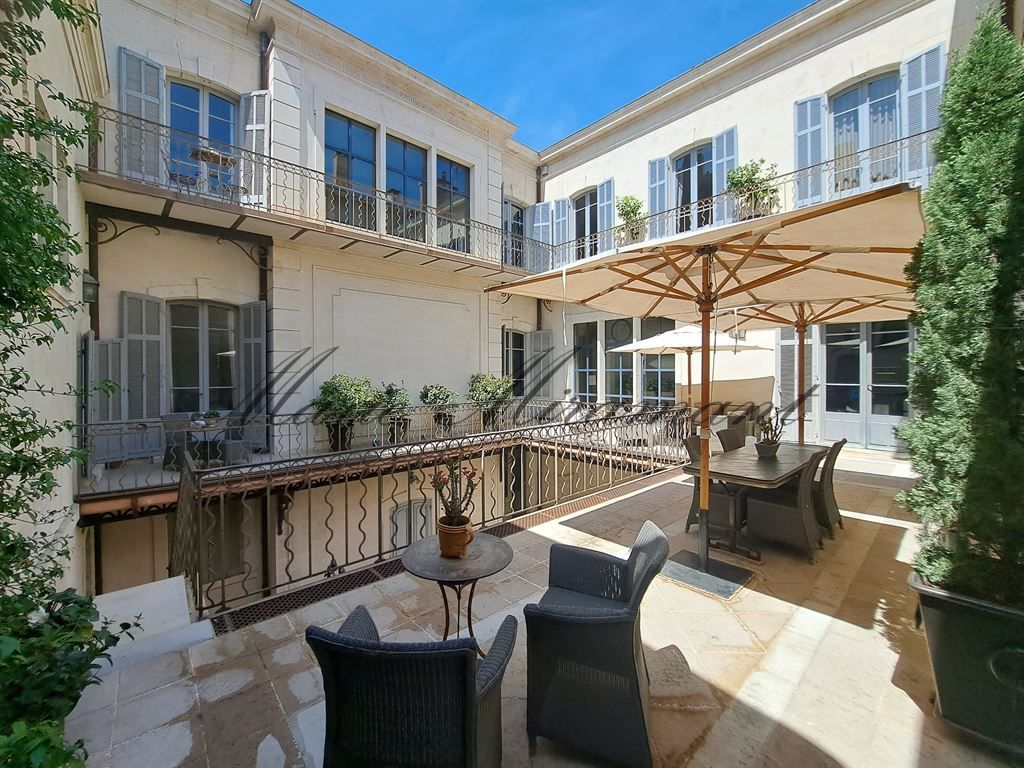 mansion (hôtel particulier) 16 rooms for sale on AVIGNON (84000)