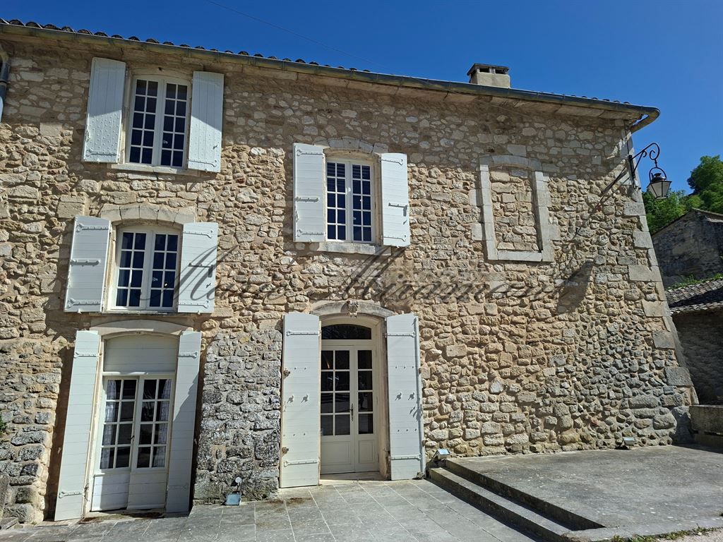 maison 16 pièces en vente sur MENERBES (84560)