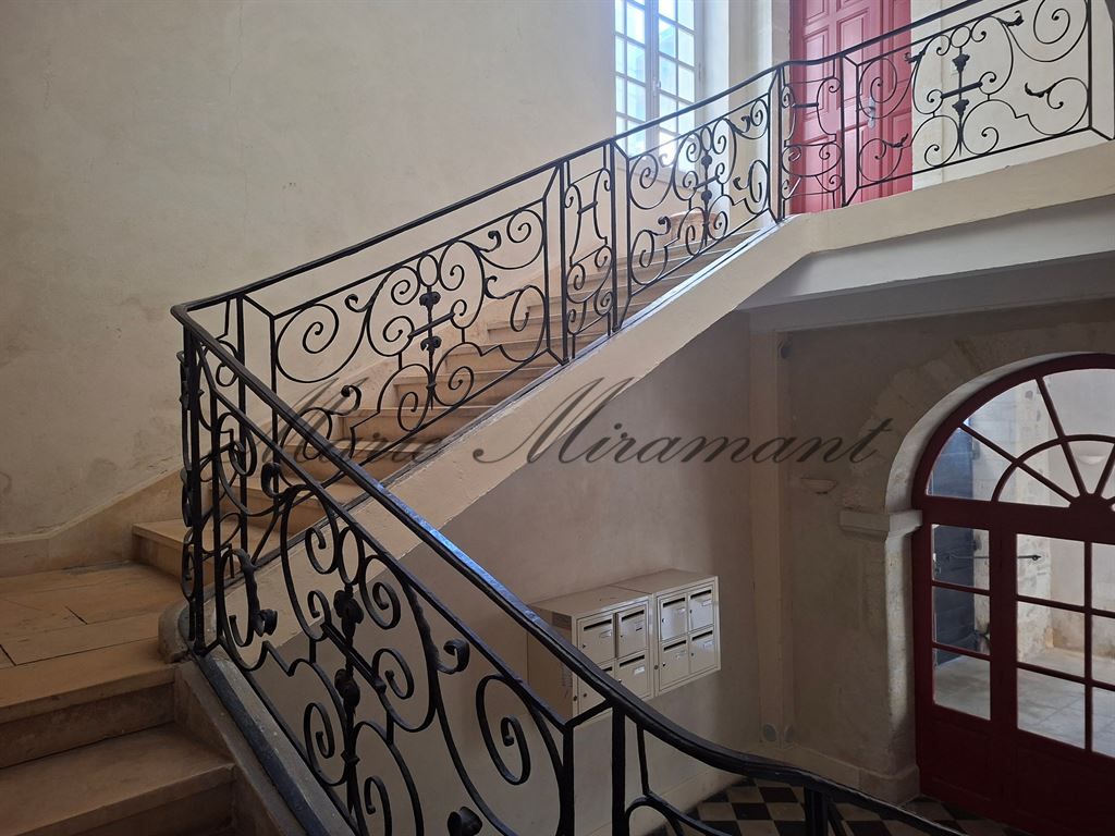 apartment 6 rooms for sale on AVIGNON (84000)