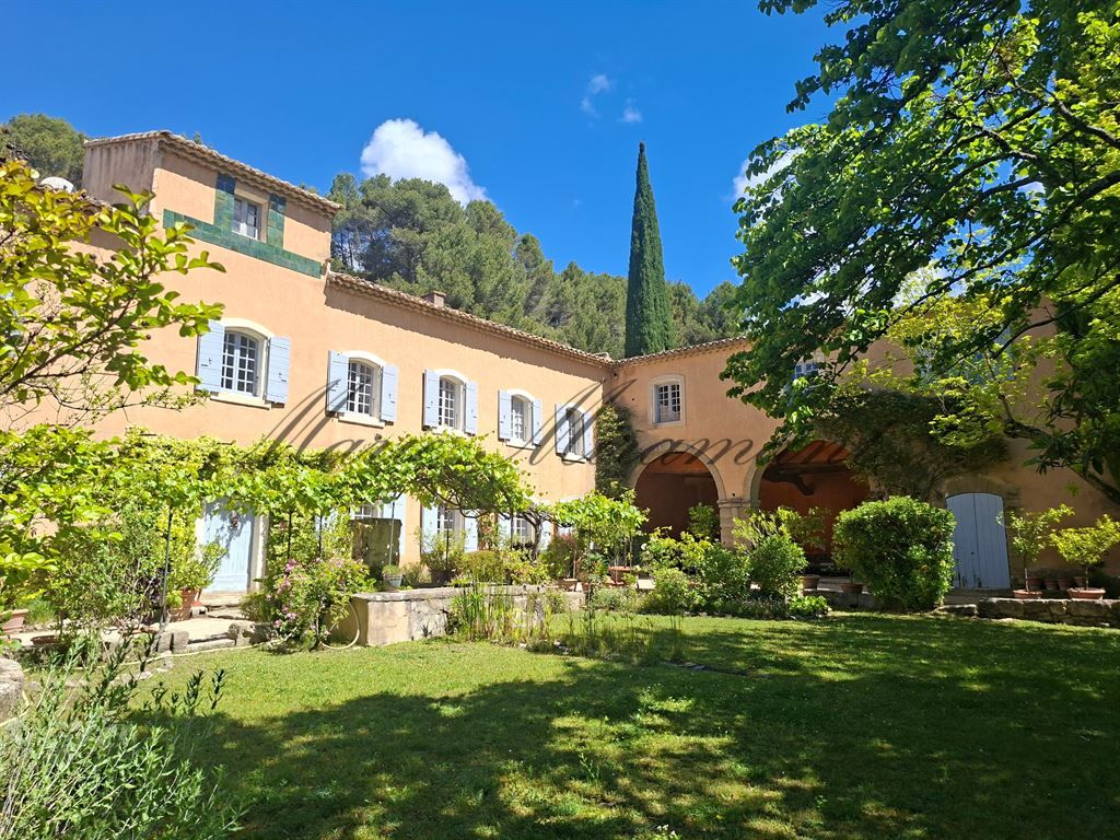 property 15 rooms for sale on L ISLE SUR LA SORGUE (84800)