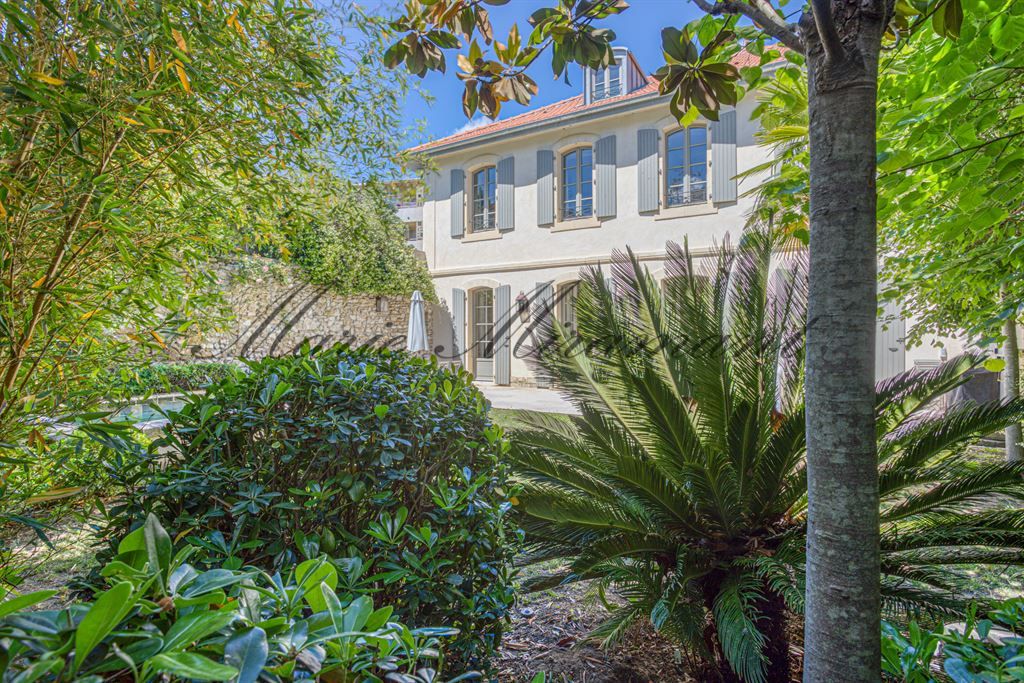 house 9 rooms for sale on AVIGNON (84000)