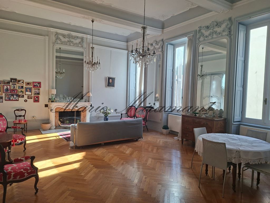 apartment 5 rooms for sale on AVIGNON (84000)