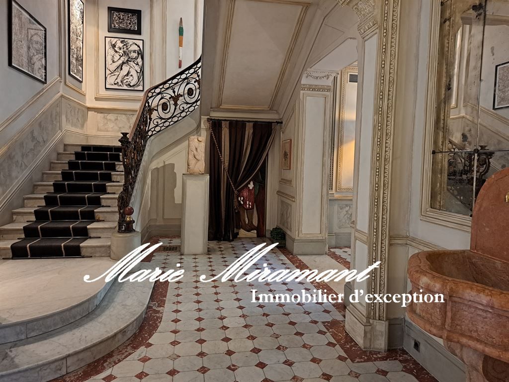 mansion (hôtel particulier) 16 rooms for sale on AVIGNON (84000)