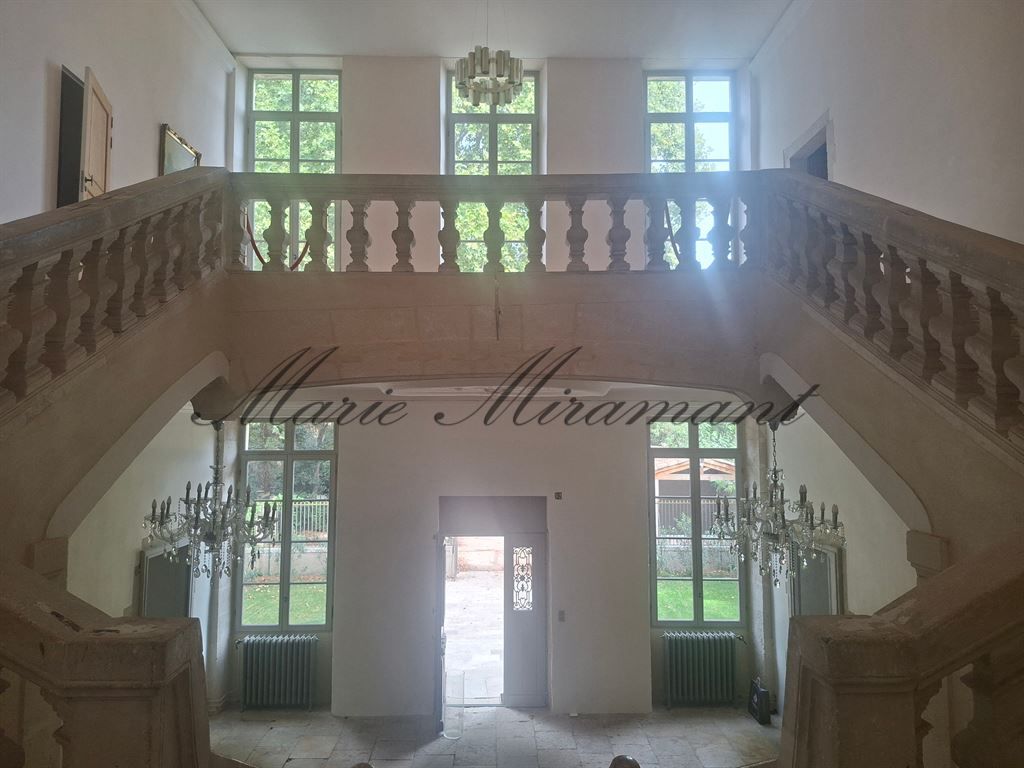 property 20 rooms for sale on NIMES (30000)